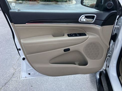 Used 2019 Jeep Grand Cherokee Limited w/ Luxury Group II RWD image 14