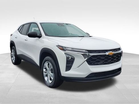 Certified 2024 Chevrolet Trax LS w/ Driver Confidence Package image 7