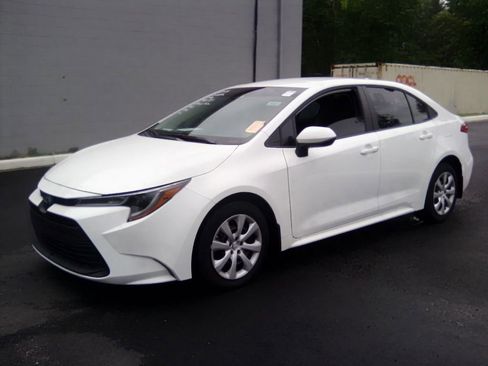 Used 2026 Toyota Corolla LE FWD image 18