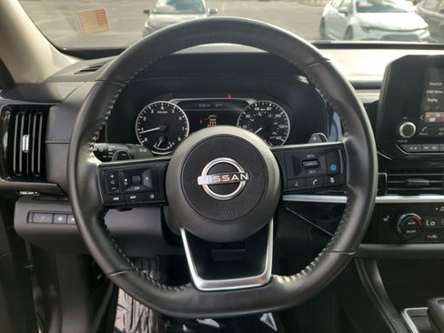 Used 2025 Nissan Pathfinder SV FWD image 30
