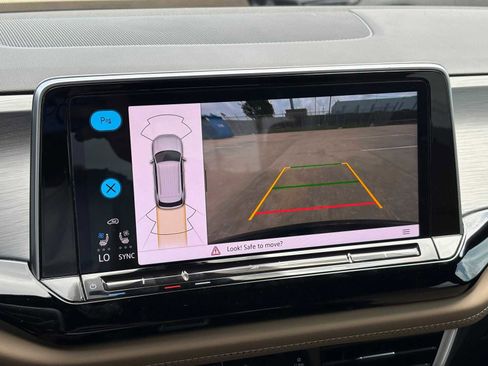 Used 2024 Volkswagen Atlas Cross Sport SE image 19