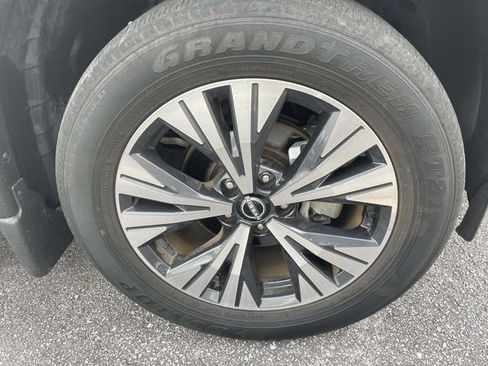 Used 2023 Nissan Rogue SV FWD image 9