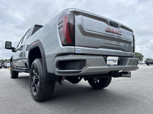 New 2026 GMC Sierra 2500 AT4 w/ AT4 Premium Plus Package AWD/4WD image 8