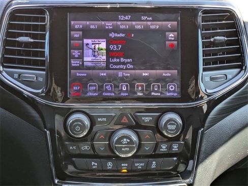 Used 2019 Jeep Grand Cherokee Altitude image 17