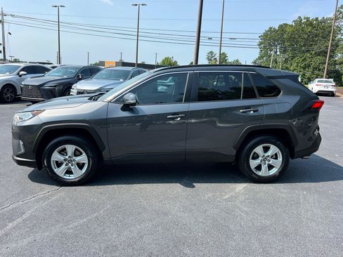 Used 2020 Toyota RAV4 XLE w/ Convenience Package FWD image 8