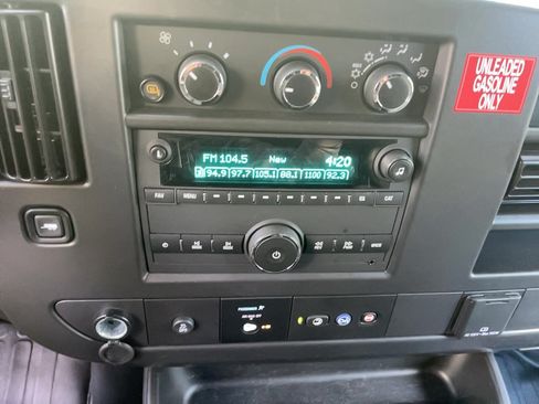Used 2025 GMC Savana 3500 Extended RWD image 22