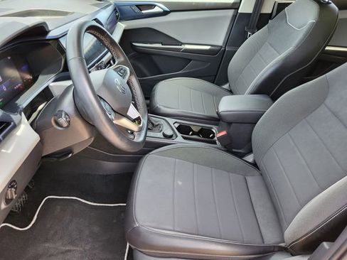 Used 2023 Volkswagen Taos SE w/ Panoramic Sunroof Package AWD/4WD image 12