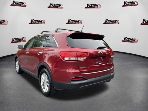 Used 2017 Kia Sorento AWD image 8