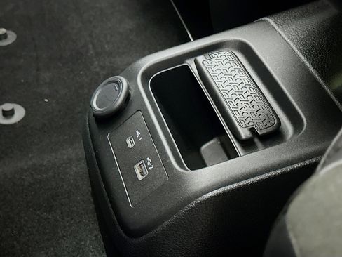 Used 2023 Nissan Ariya FWD image 26