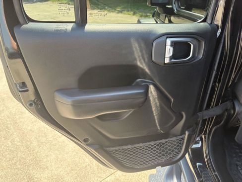 Used 2019 Jeep Wrangler Unlimited Sport S AWD/4WD image 10
