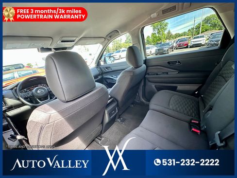 Used 2024 Nissan Pathfinder S image 22