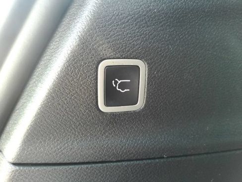 Used 2025 Chrysler Pacifica Limited FWD image 29