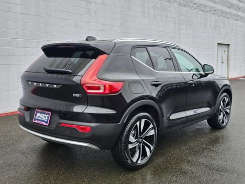 Used 2025 Volvo XC40 B5 Plus image 5