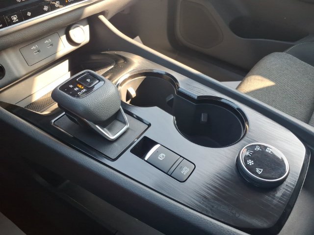Used 2025 Nissan Rogue SV AWD/4WD image 16