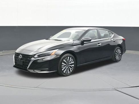 Used 2024 Nissan Altima 2.5 SV image 5