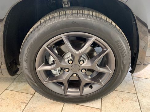 Used 2020 Jeep Grand Cherokee Limited X AWD/4WD image 9