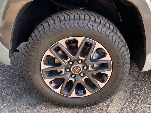 Used 2024 Toyota Tundra Limited image 9