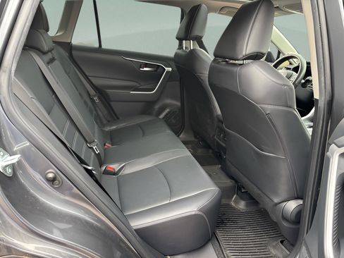 Used 2020 Toyota RAV4 XLE Premium image 14