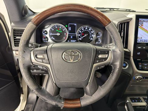 Used 2016 Toyota Land Cruiser AWD/4WD image 18