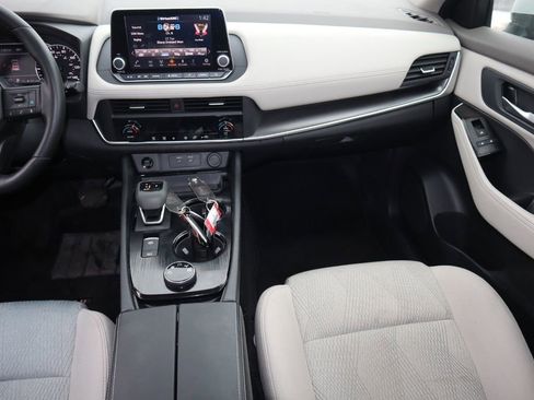 Certified 2025 Nissan Rogue SV image 15