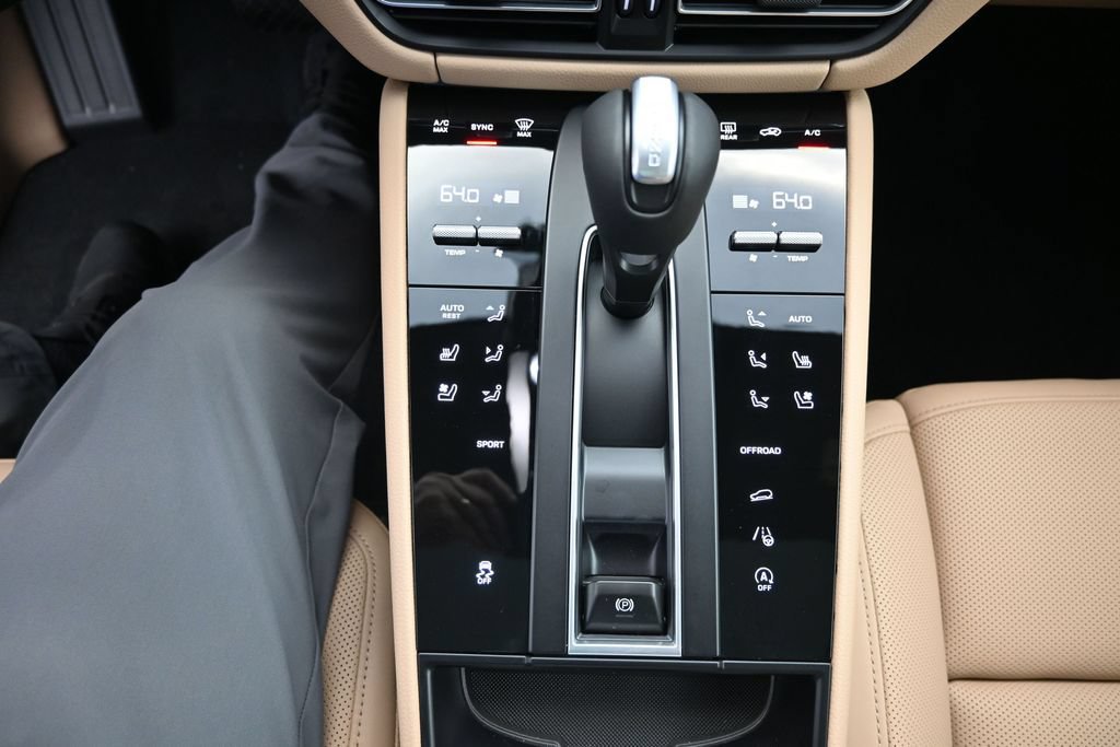New 2026 Porsche Macan AWD/4WD image 18