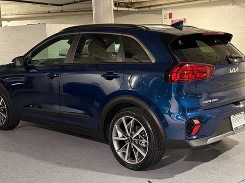 Used 2022 Kia Niro Touring Special Edition FWD image 3