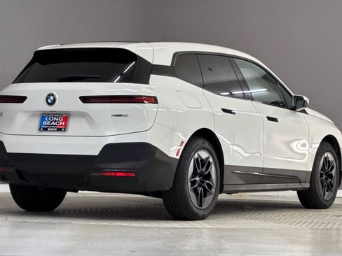 Used 2024 BMW iX xDrive50 w/ Premium Package AWD/4WD image 9