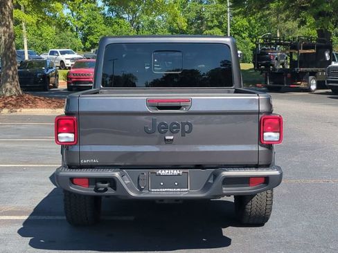 Certified 2025 Jeep Gladiator Sport AWD/4WD image 4