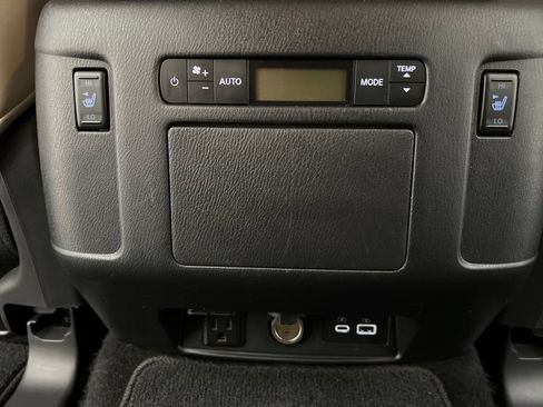 Used 2022 Nissan Armada Platinum w/ Captain's Chairs Package RWD image 34