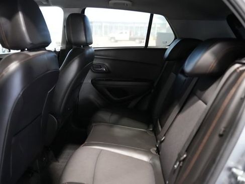 Used 2019 Chevrolet Trax LT w/ LT Convenience Package image 14