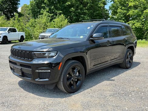 Used 2024 Jeep Grand Cherokee L Limited w/ Black Appearance Package AWD/4WD image 3
