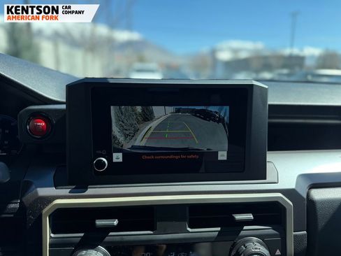 Used 2025 Toyota Tacoma TRD Off-Road image 30