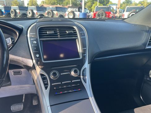 Used 2019 Lincoln Nautilus Reserve FWD image 19