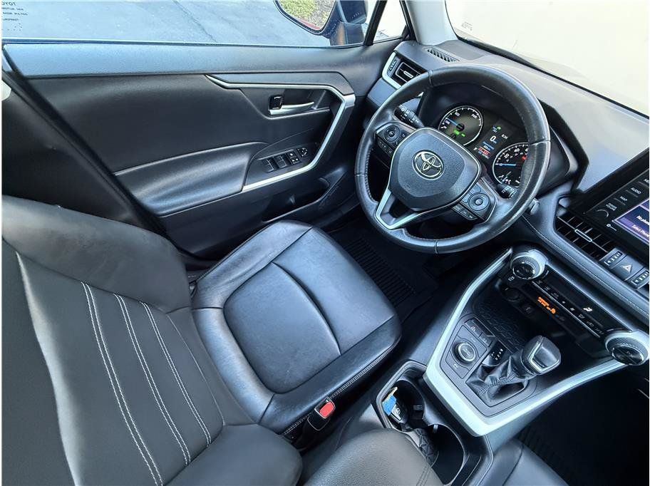 Used 2021 Toyota RAV4 XLE Premium w/ Carpet Mat Package (TMS) AWD/4WD image 10