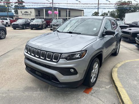 Certified 2022 Jeep Compass Latitude image 3