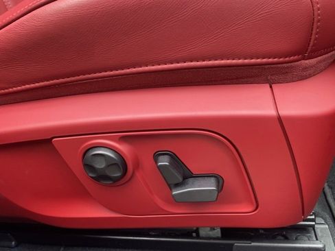 Used 2019 Maserati Levante GTS image 41