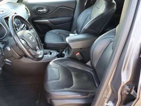 Used 2020 Jeep Cherokee Limited FWD image 16