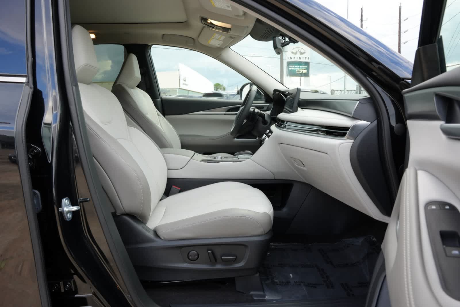 Certified 2027 INFINITI QX60 Luxe w/ Cargo Package FWD image 22