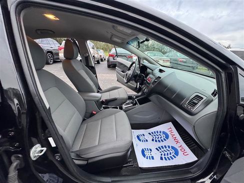 Used 2018 Kia Forte LX image 35