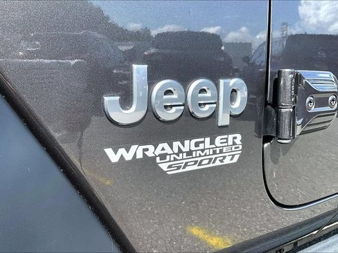 Used 2019 Jeep Wrangler Unlimited Sport S AWD/4WD image 24