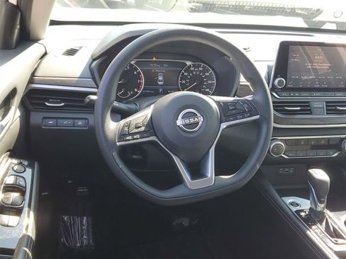 Certified 2023 Nissan Altima 2.5 SV FWD image 11