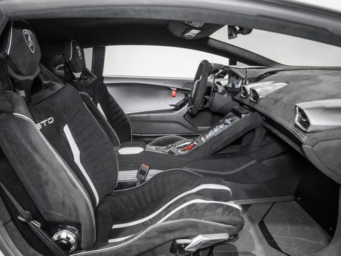 Used 2023 Lamborghini Huracan STO RWD image 19