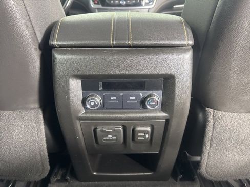 Used 2021 Chevrolet Traverse LT w/ LT Premium Package image 20