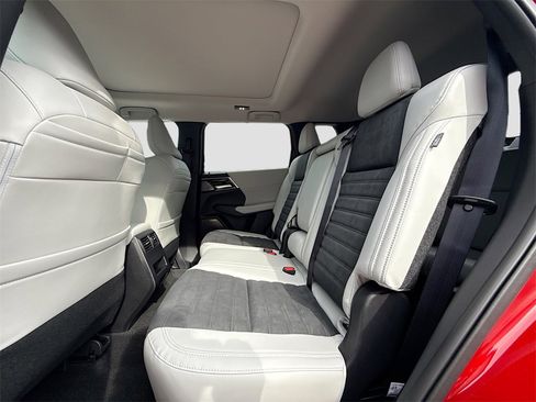 New 2025 Mitsubishi Outlander SE image 26