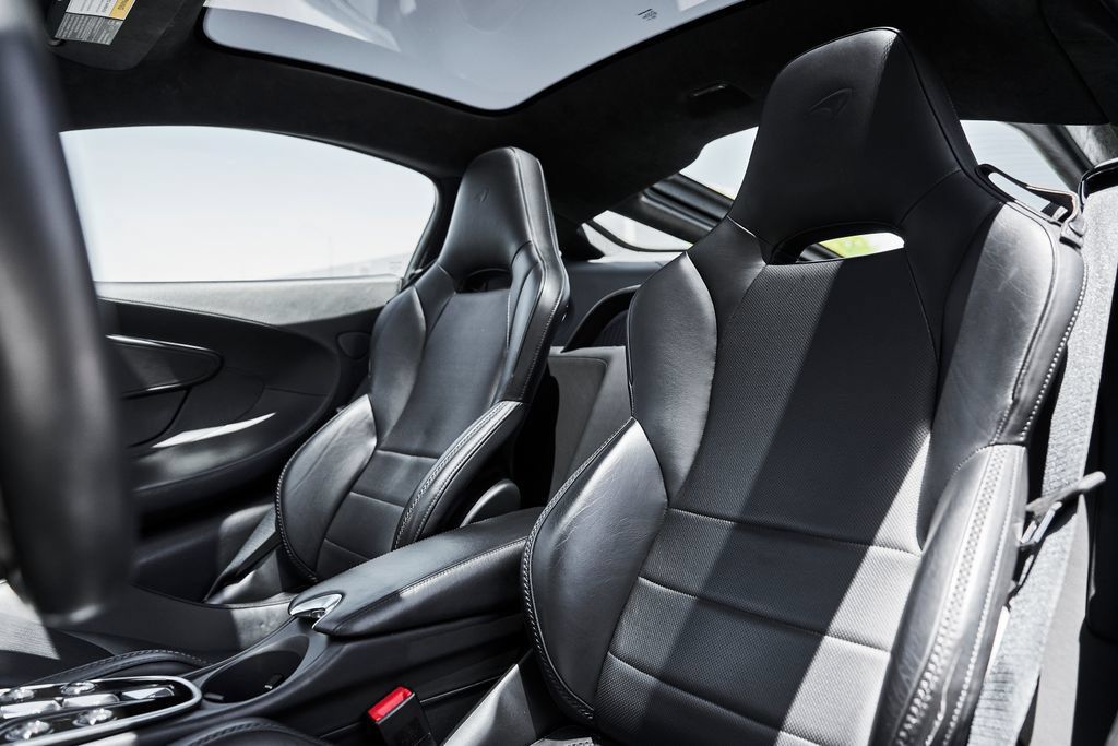 Used 2023 McLaren GT RWD image 44