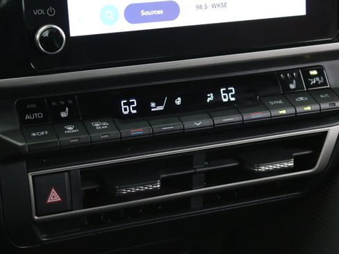 Used 2025 Toyota Camry SE w/ Convenience Package FWD image 17