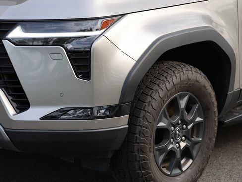 Used 2024 Lexus GX 550 AWD/4WD image 6