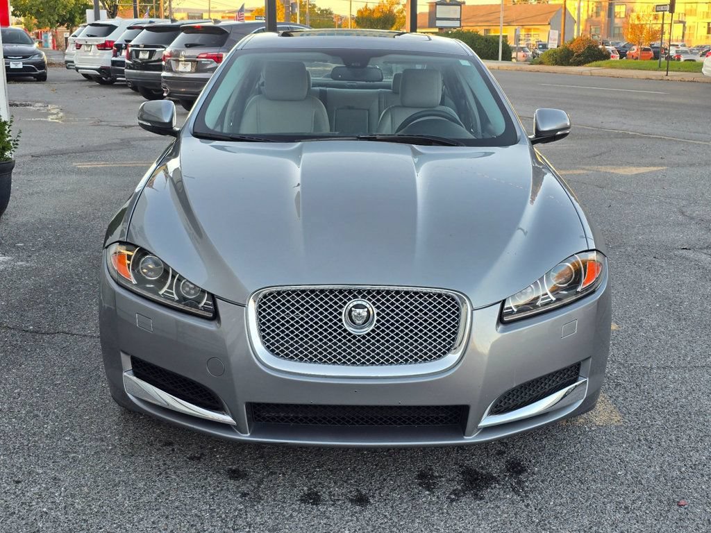 Used 2013 Jaguar XF RWD image 2