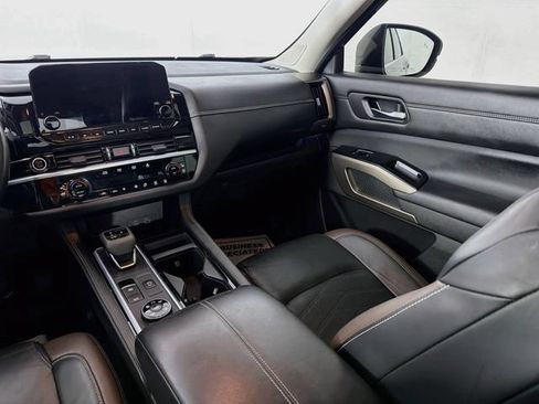 Used 2022 Nissan Pathfinder Platinum AWD/4WD image 23