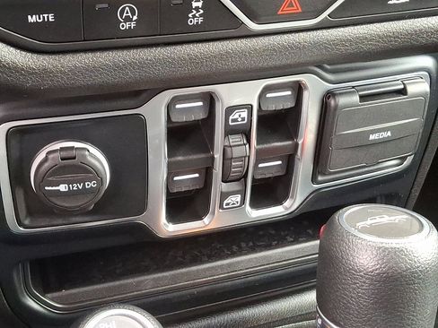 Certified 2024 Jeep Gladiator Sport image 24